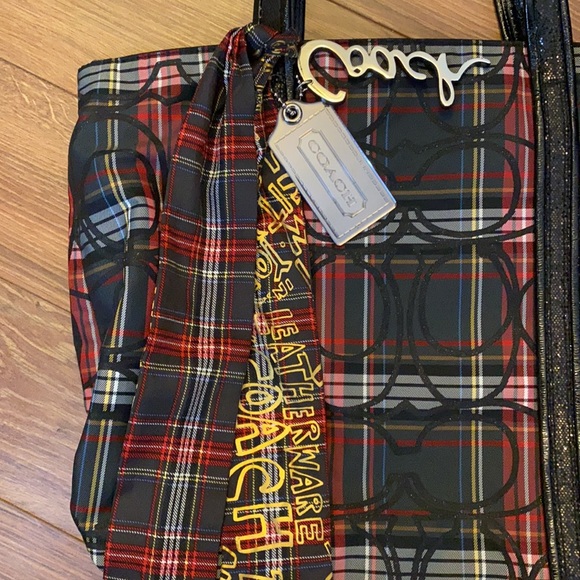 LIKE NEW! Coach Poppy bag with matching wristlet - Picture 5 of 12